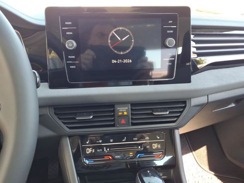 New 2026 Volkswagen Jetta SE FWD image 12