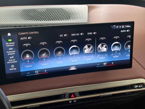 Certified 2023 BMW iX xDrive50 w/ Premium Package AWD/4WD image 17