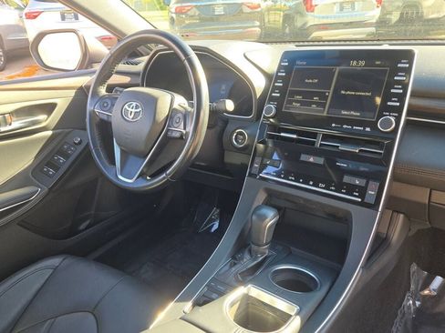 Used 2019 Toyota Avalon XLE w/ Moonroof Package image 9