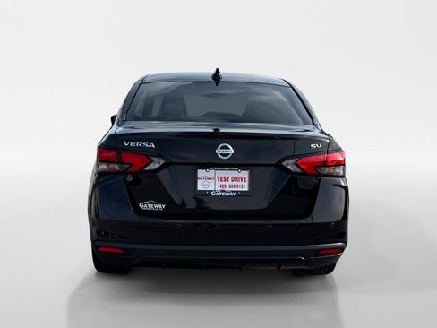 Used 2021 Nissan Versa SV image 4