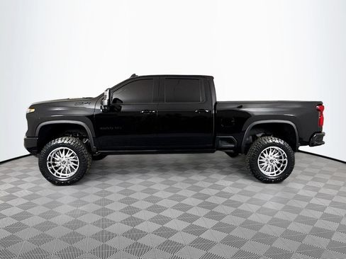 Used 2024 Chevrolet Silverado 3500 LTZ w/ LTZ Plus Package AWD/4WD image 4