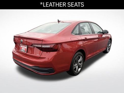 Used 2024 Volkswagen Jetta SE FWD image 3