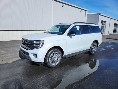 New 2026 Ford Expedition Active image 1