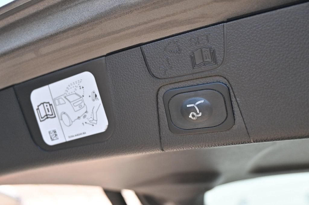 Used 2016 Ford C-MAX SEL w/ Equipment Group 302A FWD image 22