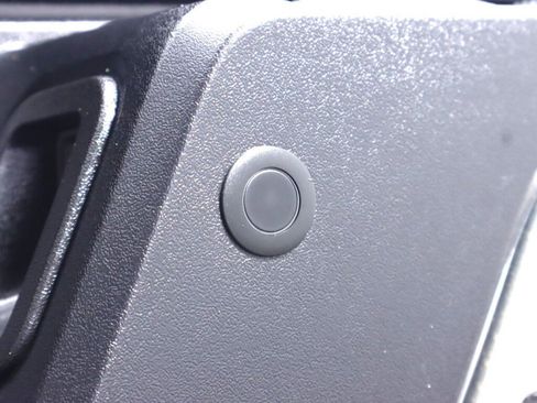 Used 2020 Toyota Tacoma SR5 image 40