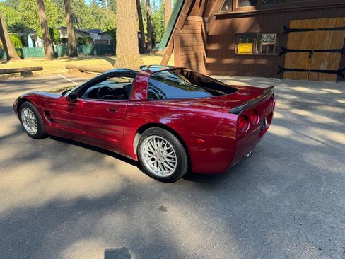 Used 2002 Chevrolet Corvette Coupe w/ Preferred Equipment Group1 RWD image 3