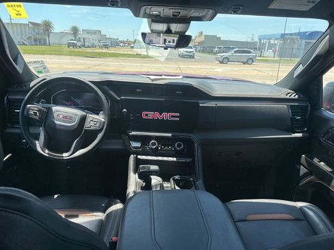 Used 2024 GMC Sierra 1500 AT4 w/ Technology Package AWD/4WD image 9