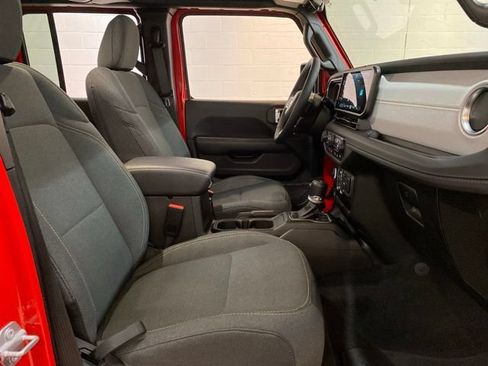 Used 2025 Jeep Wrangler Unlimited Sahara w/ Safety Group AWD/4WD image 83