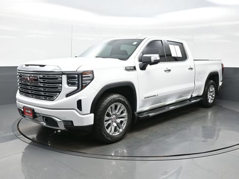Used 2023 GMC Sierra 1500 Denali w/ Technology Package AWD/4WD image 2