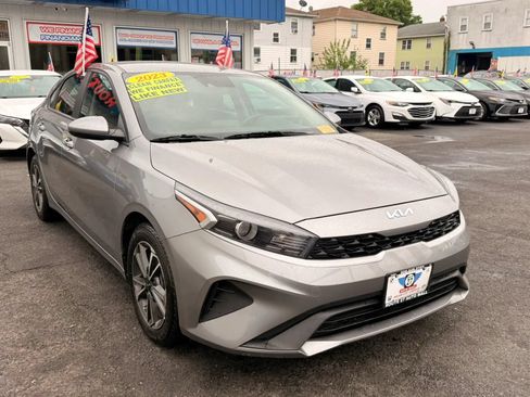 Used 2023 Kia Forte LXS FWD image 2