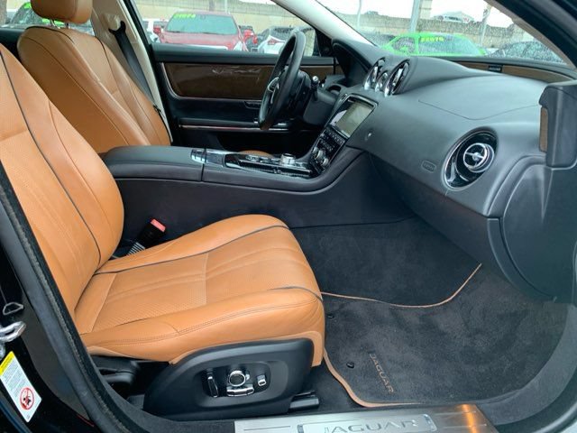 Used 2019 Jaguar XJ Supercharged RWD image 26