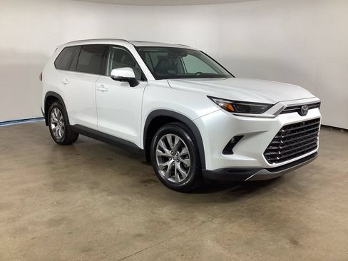 Used 2024 Toyota Grand Highlander AWD image 5