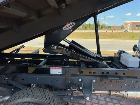 New 2025 Ford F550 4x4 Regular Cab Super Duty image 5