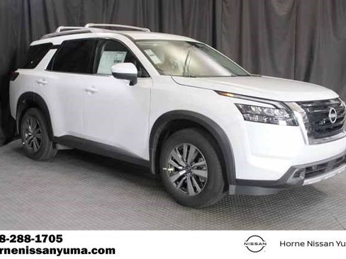 New 2025 Nissan Pathfinder SL image 1