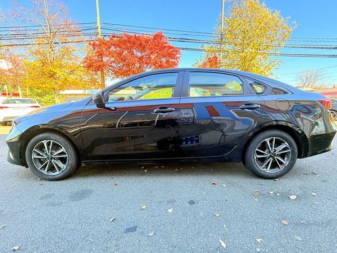 Used 2023 Kia Forte LXS image 4