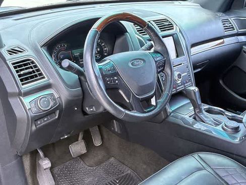Used 2016 Ford Explorer Platinum AWD/4WD image 10
