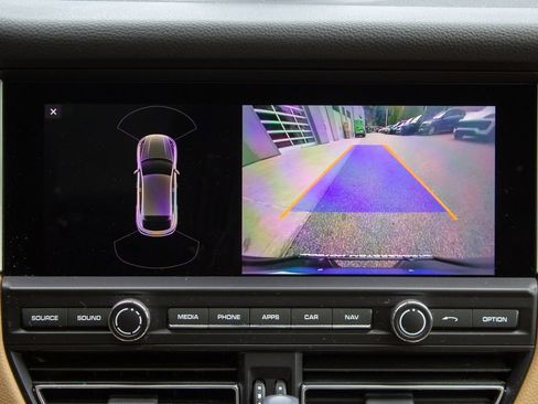 Used 2020 Porsche Macan AWD/4WD image 18