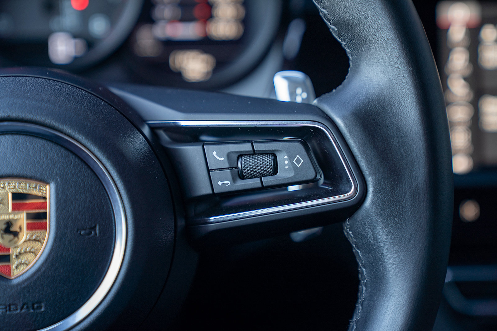Certified 2023 Porsche Macan AWD/4WD image 8