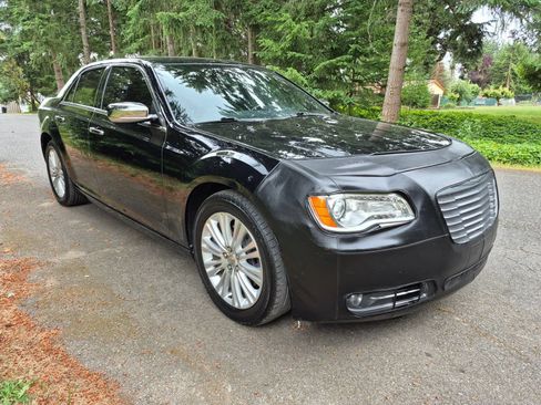 Used 2013 Chrysler 300 C AWD/4WD image 7