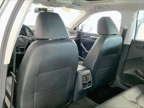 Used 2018 Volkswagen Passat 2.0T SE FWD image 11