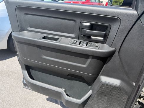 Used 2017 RAM 1500 Express AWD/4WD image 21