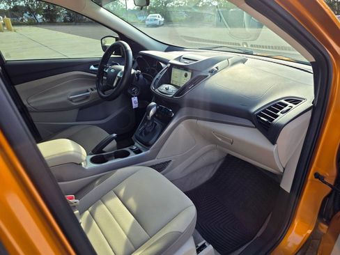 Used 2016 Ford Escape SE w/ Equipment Group 201A FWD image 5