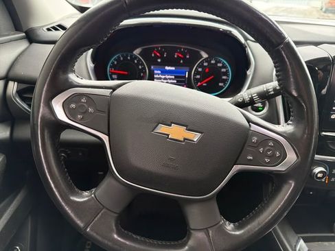 Used 2020 Chevrolet Traverse LT image 17