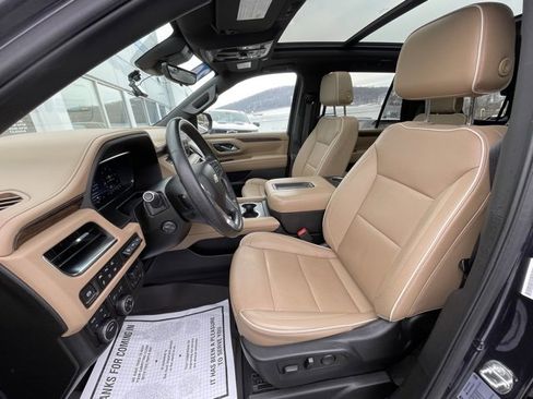 Used 2024 Chevrolet Tahoe Premier w/ Premium Package image 36