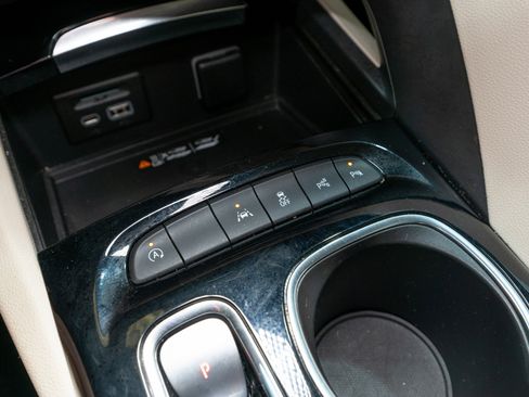 Used 2022 Buick Envision Avenir w/ Technology Package II image 25