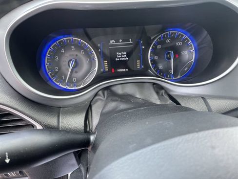 Used 2018 Chrysler Pacifica Touring Plus w/ S Appearance Package FWD image 13