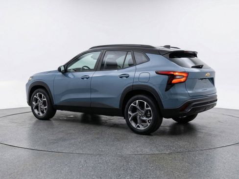 Used 2025 Chevrolet Trax LT image 6