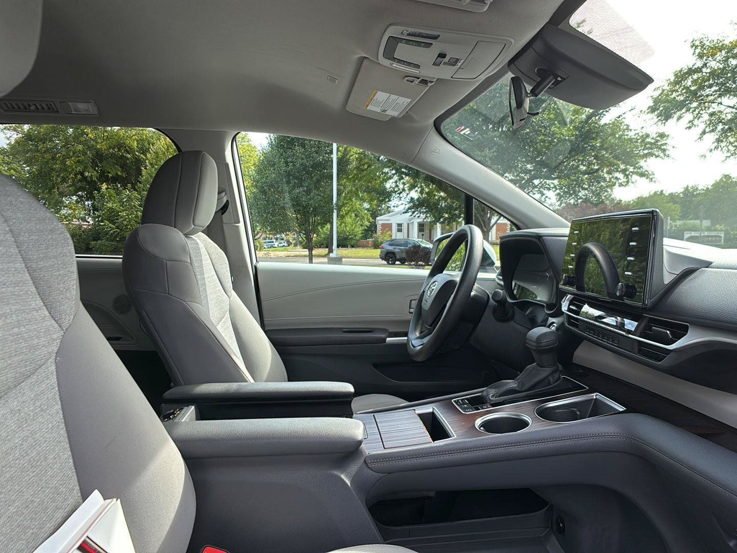 Used 2024 Toyota Sienna LE AWD/4WD image 24