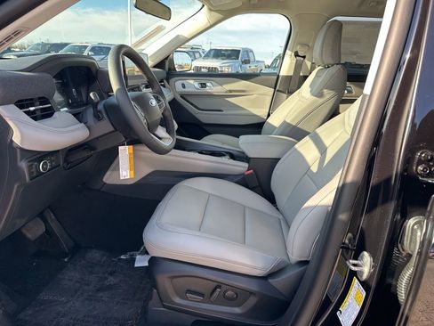 New 2026 Ford Explorer Active w/ Active Comfort Package image 13