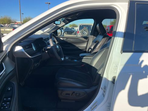 Used 2024 Jeep Grand Cherokee Altitude image 14