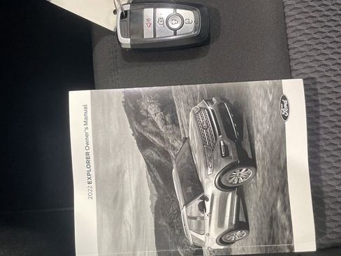 Used 2022 Ford Explorer XLT w/ Class IV Trailer Tow Package AWD/4WD image 28