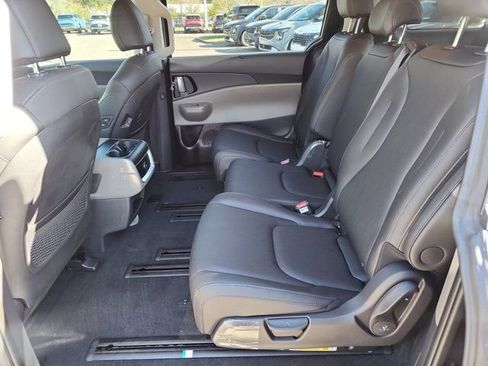 New 2026 Kia Carnival EX FWD image 12
