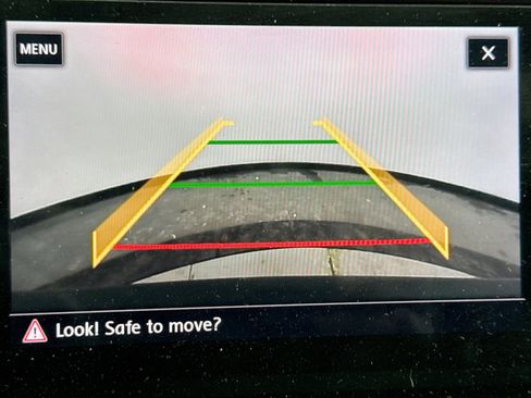 Used 2018 Volkswagen Tiguan SE image 15