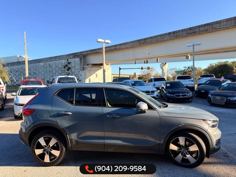 Used 2020 Volvo XC40 T5 Momentum w/ Protection Package Premier image 6