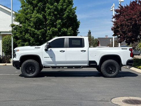 New 2026 Chevrolet Silverado 2500 LT w/ Trail Boss Package AWD/4WD image 7