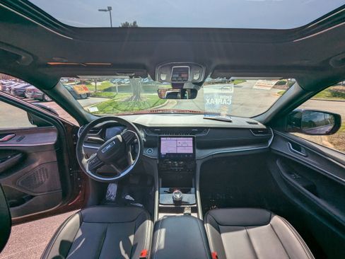 Certified 2025 Jeep Grand Cherokee Limited w/ Black Appearance Package image 12