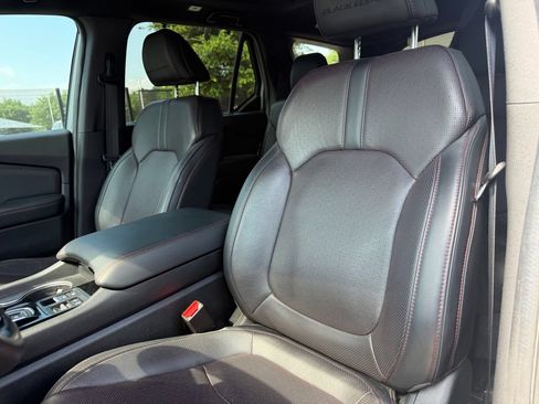 Used 2025 Honda Pilot Black Edition image 11
