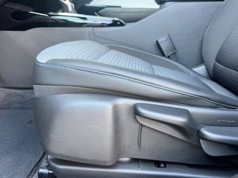 Used 2025 Chevrolet Trax LT w/ LT Convenience Package image 13