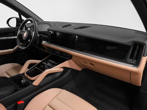 Certified 2025 Porsche Cayenne image 22