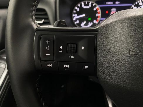 Used 2025 Nissan Rogue SV image 17