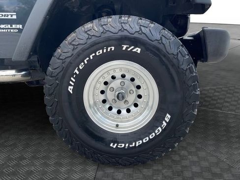 Used 2017 Jeep Wrangler Unlimited Sport AWD/4WD image 14