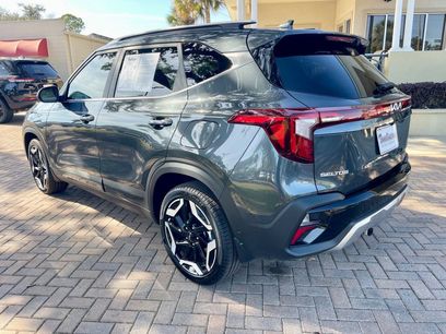 Used 2025 Kia Seltos SX w/ SX Sunroof Package