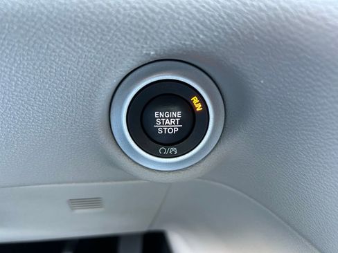 Used 2022 Chrysler Pacifica Touring-L image 30