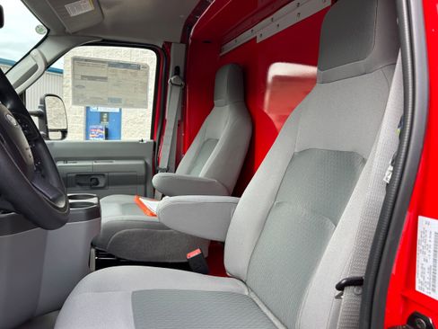 New 2026 Ford E-350 and Econoline 350 Super Duty w/ Interior Upgrade Package RWD image 44