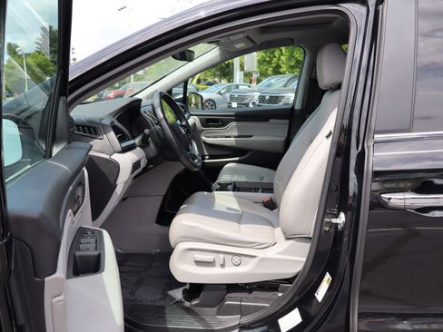 Used 2018 Honda Odyssey EX-L image 12