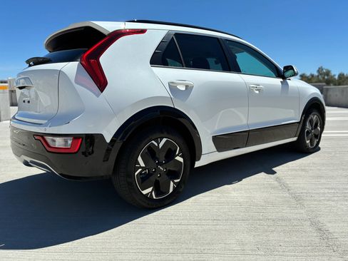Used 2023 Kia Niro Wind FWD image 17